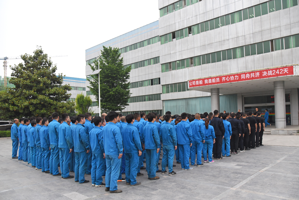 公司是船 我是船員 齊心協(xié)力 同舟共濟(jì) 森源鴻馬決戰(zhàn)242天動(dòng)員會(huì)(圖3) 公司是船 我是船員 齊心協(xié)力 同舟共濟(jì) 森源鴻馬決戰(zhàn)242天動(dòng)員會(huì)(圖3)