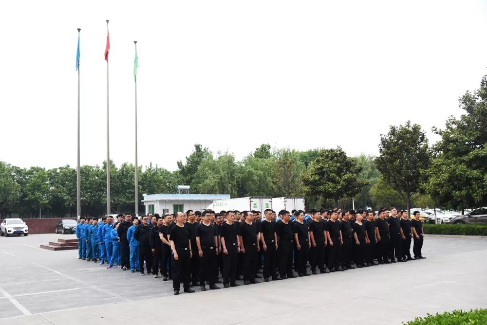公司是船 我是船員 齊心協(xié)力 同舟共濟(jì) 森源鴻馬決戰(zhàn)242天動(dòng)員會(huì)(圖4) 公司是船 我是船員 齊心協(xié)力 同舟共濟(jì) 森源鴻馬決戰(zhàn)242天動(dòng)員會(huì)(圖4)