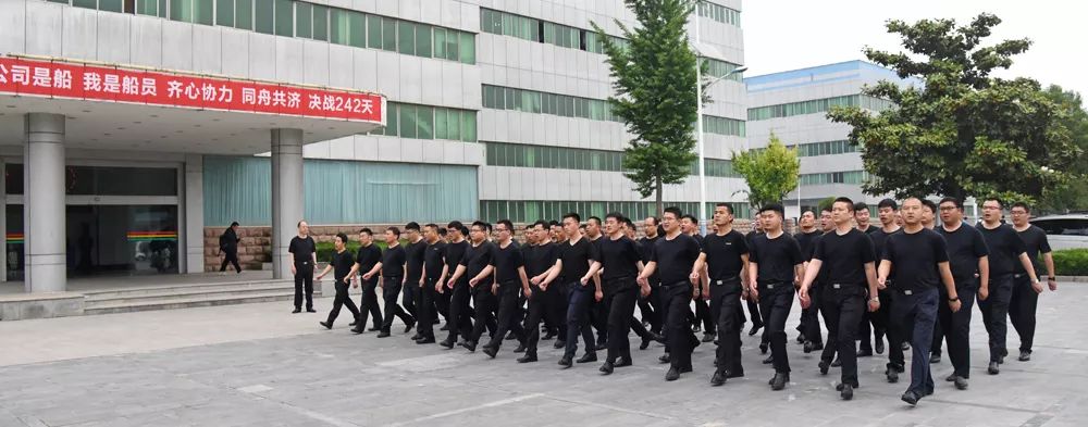 公司是船 我是船員 齊心協(xié)力 同舟共濟(jì) 森源鴻馬決戰(zhàn)242天動(dòng)員會(huì)(圖5) 公司是船 我是船員 齊心協(xié)力 同舟共濟(jì) 森源鴻馬決戰(zhàn)242天動(dòng)員會(huì)(圖5)