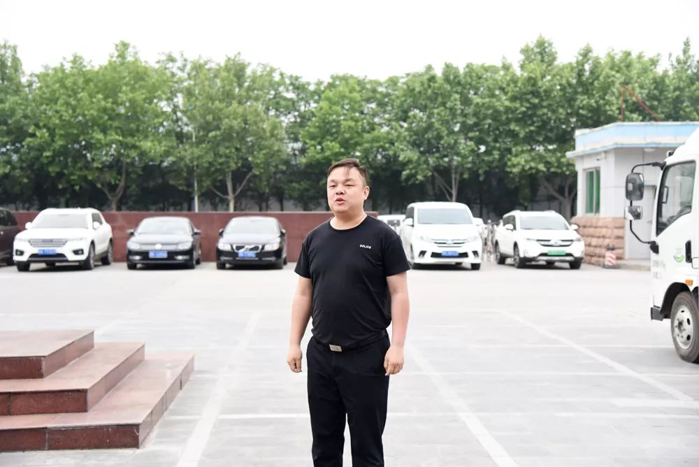 公司是船 我是船員 齊心協(xié)力 同舟共濟(jì) 森源鴻馬決戰(zhàn)242天動(dòng)員會(huì)(圖7) 公司是船 我是船員 齊心協(xié)力 同舟共濟(jì) 森源鴻馬決戰(zhàn)242天動(dòng)員會(huì)(圖7)