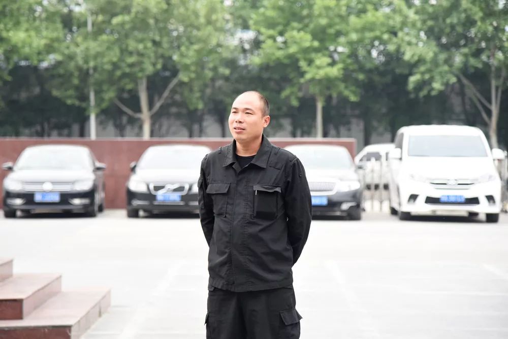 公司是船 我是船員 齊心協(xié)力 同舟共濟(jì) 森源鴻馬決戰(zhàn)242天動(dòng)員會(huì)(圖9) 公司是船 我是船員 齊心協(xié)力 同舟共濟(jì) 森源鴻馬決戰(zhàn)242天動(dòng)員會(huì)(圖9)