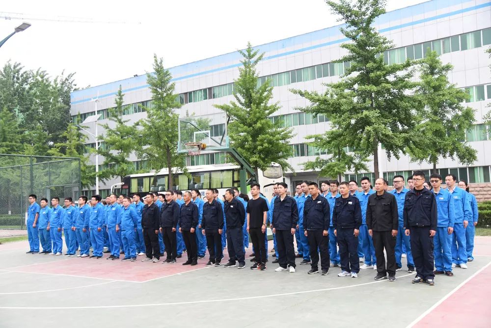 公司是船 我是船員 齊心協(xié)力 同舟共濟(jì) 森源鴻馬決戰(zhàn)242天動(dòng)員會(huì)(圖10) 公司是船 我是船員 齊心協(xié)力 同舟共濟(jì) 森源鴻馬決戰(zhàn)242天動(dòng)員會(huì)(圖10)