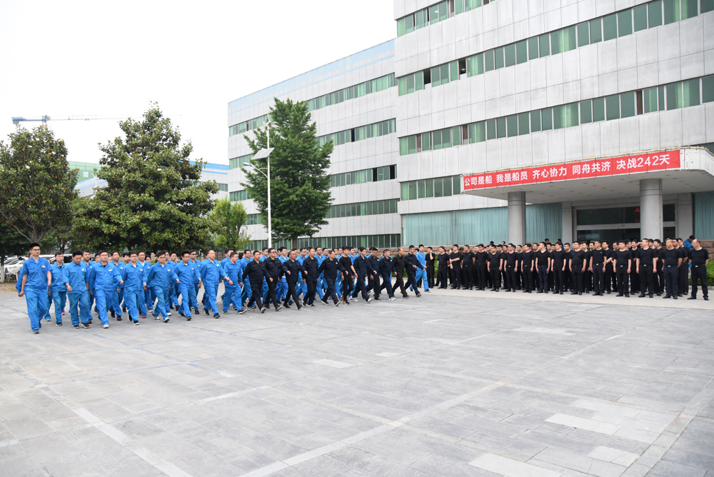 公司是船 我是船員 齊心協(xié)力 同舟共濟(jì) 森源鴻馬決戰(zhàn)242天動(dòng)員會(huì)(圖13) 公司是船 我是船員 齊心協(xié)力 同舟共濟(jì) 森源鴻馬決戰(zhàn)242天動(dòng)員會(huì)(圖13)