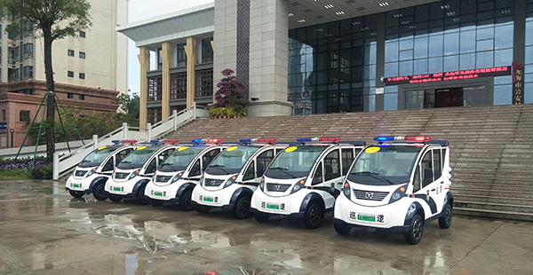 福建龍海市電動(dòng)巡邏車正式上崗 流動(dòng)“警亭”保安全(圖2)
