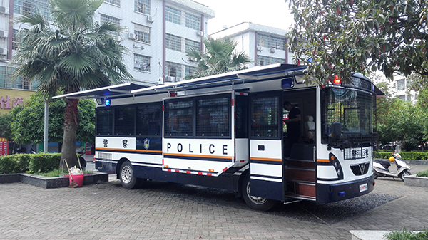 城市快警的航空母艦||漣源移動警務平臺列裝上崗(圖1)