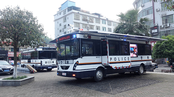 城市快警的航空母艦||漣源移動警務平臺列裝上崗(圖3)