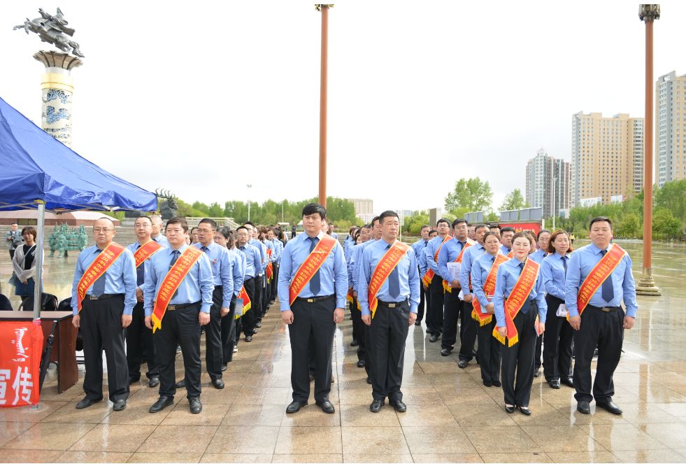 風雨無阻！呼倫貝爾市檢察機關掃黑除惡專項斗爭集中宣傳活動正式啟動！(圖2)