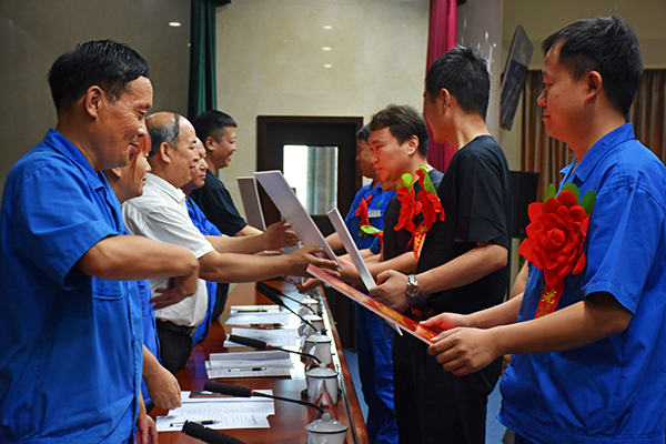 爭(zhēng)做創(chuàng)新先鋒||森源鴻馬召開2019年創(chuàng)新表彰暨決戰(zhàn)205天動(dòng)員會(huì)(圖22)
