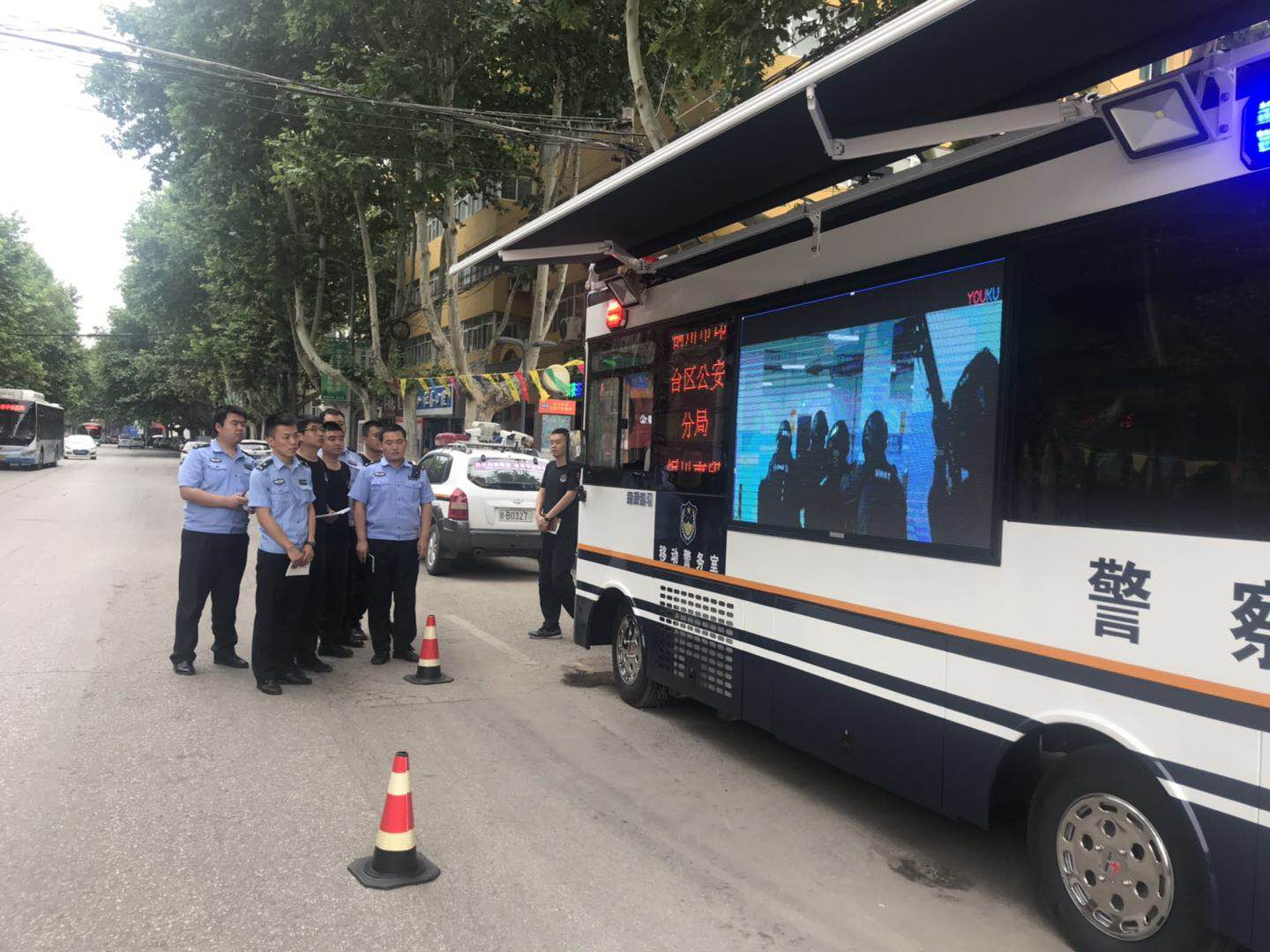 陜西銅川移動(dòng)警務(wù)室上崗，推進(jìn)街面警務(wù)新模式！(圖1)