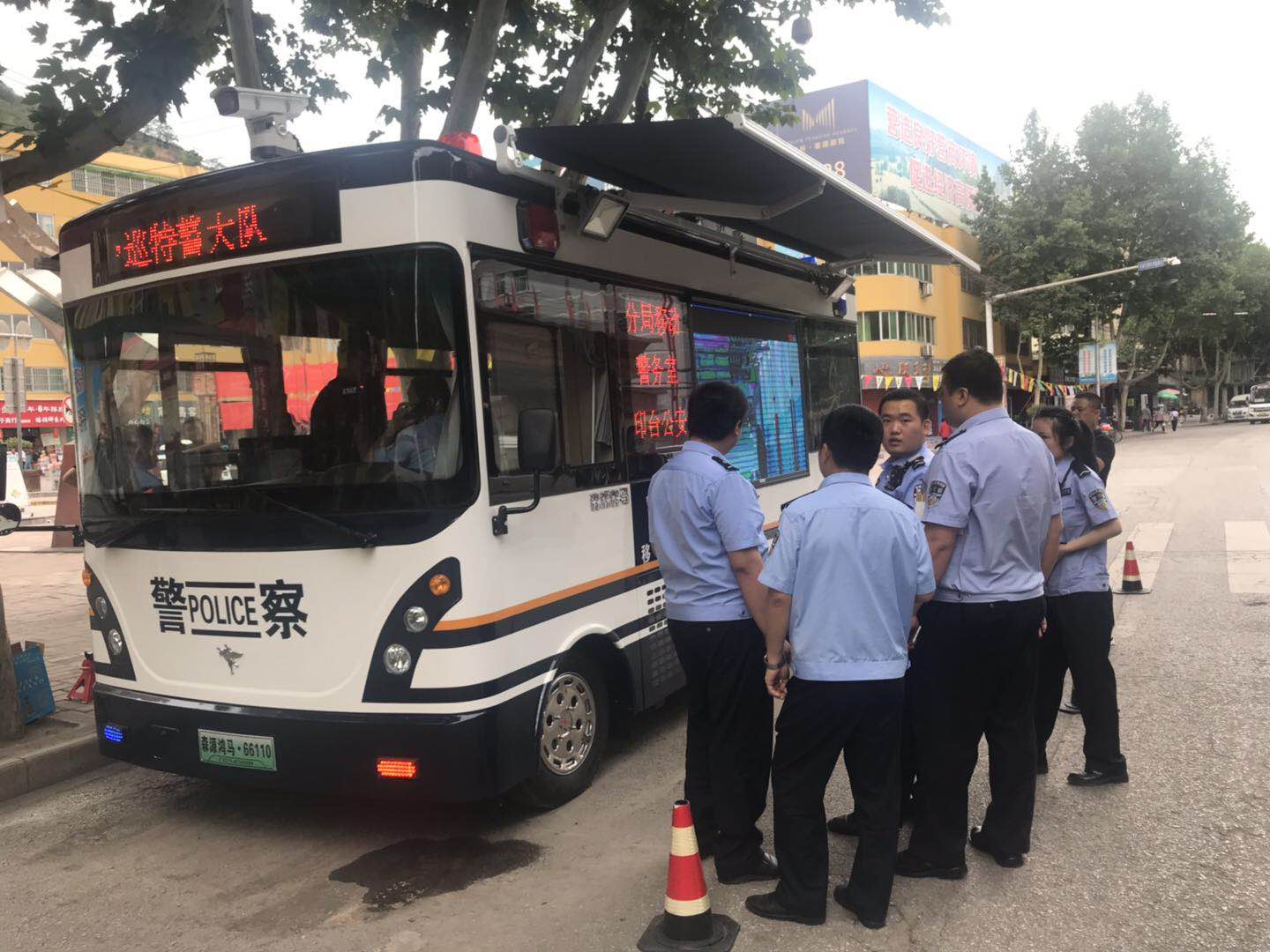 陜西銅川移動(dòng)警務(wù)室上崗，推進(jìn)街面警務(wù)新模式！(圖2)