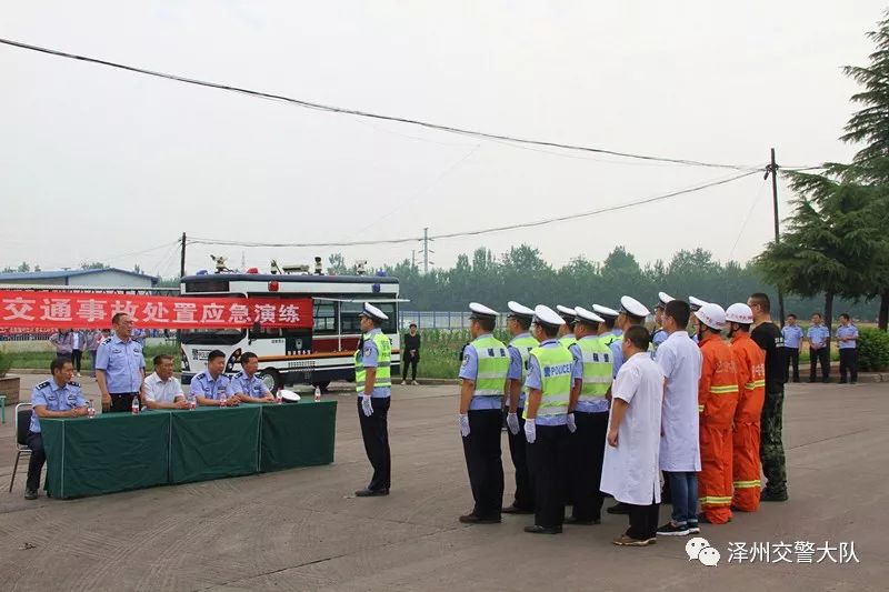 【安全生產(chǎn)月】澤州交警重頭戲 大貨車與面包車交通事故聯(lián)合應(yīng)急處置演練(圖3) 【安全生產(chǎn)月】澤州交警重頭戲 大貨車與面包車交通事故聯(lián)合應(yīng)急處置演練(圖3)