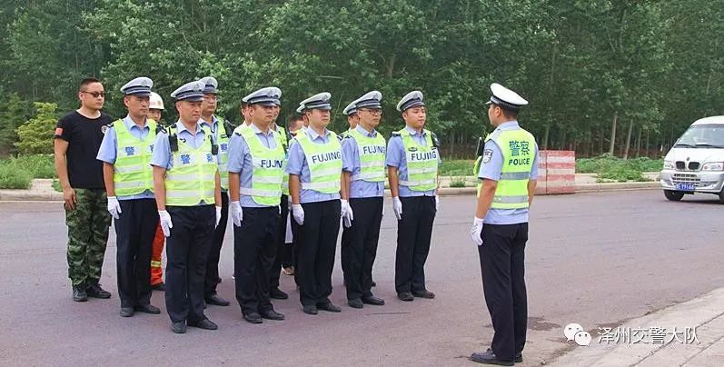 【安全生產(chǎn)月】澤州交警重頭戲 大貨車與面包車交通事故聯(lián)合應(yīng)急處置演練(圖2) 【安全生產(chǎn)月】澤州交警重頭戲 大貨車與面包車交通事故聯(lián)合應(yīng)急處置演練(圖2)