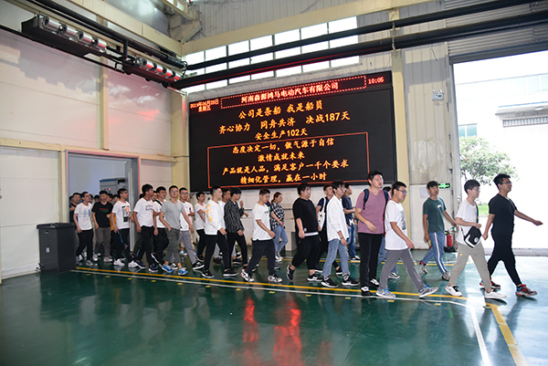 “產(chǎn)、學(xué)、研”融通發(fā)展——河南工程學(xué)院師生蒞臨森源鴻馬參觀交流(圖8)