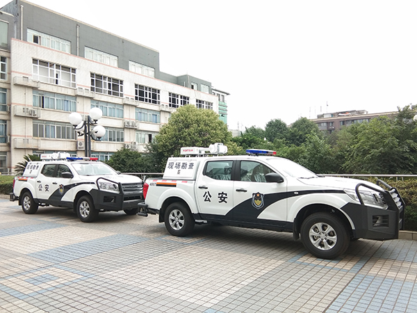 成都采購的現(xiàn)場勘查車列裝上崗(圖1)