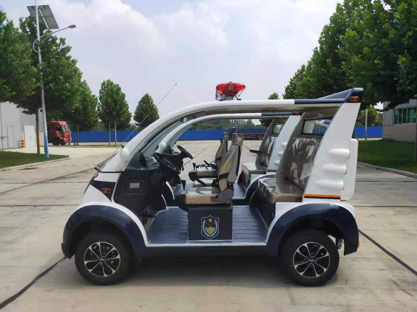 電動(dòng)巡邏車為南陽巡邏防控再添“神兵利器”(圖4) 電動(dòng)巡邏車為南陽巡邏防控再添“神兵利器”(圖4)