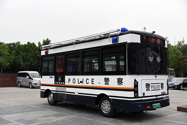 吉林乾安縣采購移動(dòng)警務(wù)室(圖7) 吉林乾安縣采購移動(dòng)警務(wù)室(圖7)