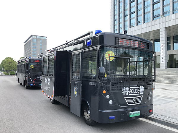 安徽利辛縣移動(dòng)警務(wù)室亮相街頭——平安建設(shè)再添羽翼(圖1) 安徽利辛縣移動(dòng)警務(wù)室亮相街頭——平安建設(shè)再添羽翼(圖1)