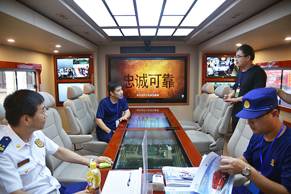 河北省消防總隊(duì)舉辦消防裝備展示活動(dòng) 大批高精尖裝備集中亮相(圖7) 河北省消防總隊(duì)舉辦消防裝備展示活動(dòng) 大批高精尖裝備集中亮相(圖7)