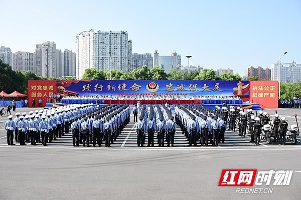 湘潭市舉行“踐行新使命 忠誠保大慶”實兵演練(圖3) 湘潭市舉行“踐行新使命 忠誠保大慶”實兵演練(圖3)
