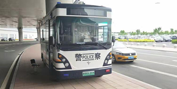 長春機(jī)場移動(dòng)警務(wù)室上崗  警務(wù)服務(wù)再升級(jí)(圖3)