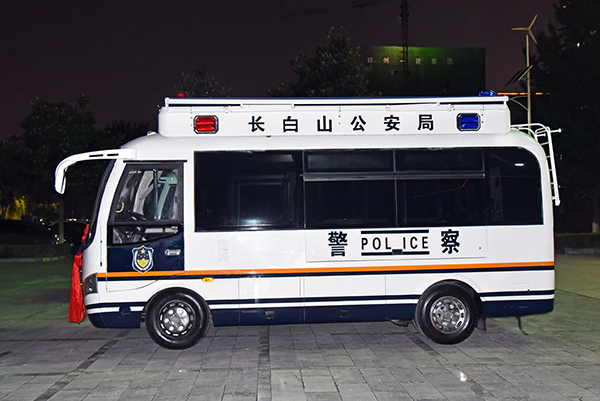 吉林長(zhǎng)白山采購(gòu)移動(dòng)警務(wù)室(圖4)