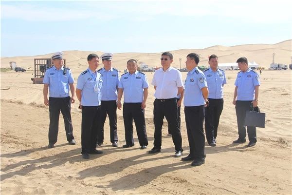 守主場 擔主責 當主力 杭錦后旗公安局圓滿完成“戈壁天堂”活動安保任務(圖2) 守主場 擔主責 當主力 杭錦后旗公安局圓滿完成“戈壁天堂”活動安保任務(圖2)