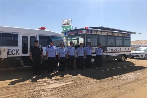 守主場 擔主責 當主力 杭錦后旗公安局圓滿完成“戈壁天堂”活動安保任務(圖4) 守主場 擔主責 當主力 杭錦后旗公安局圓滿完成“戈壁天堂”活動安保任務(圖4)
