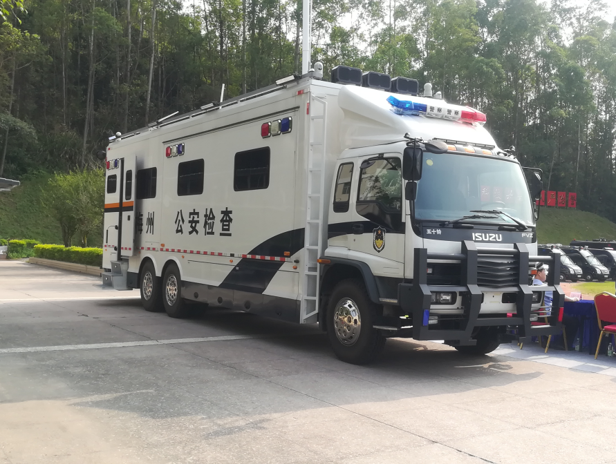 梅州公安亮劍沙場(chǎng) 全警實(shí)戰(zhàn)“夏季大練兵”(圖4) 梅州公安亮劍沙場(chǎng) 全警實(shí)戰(zhàn)“夏季大練兵”(圖4)