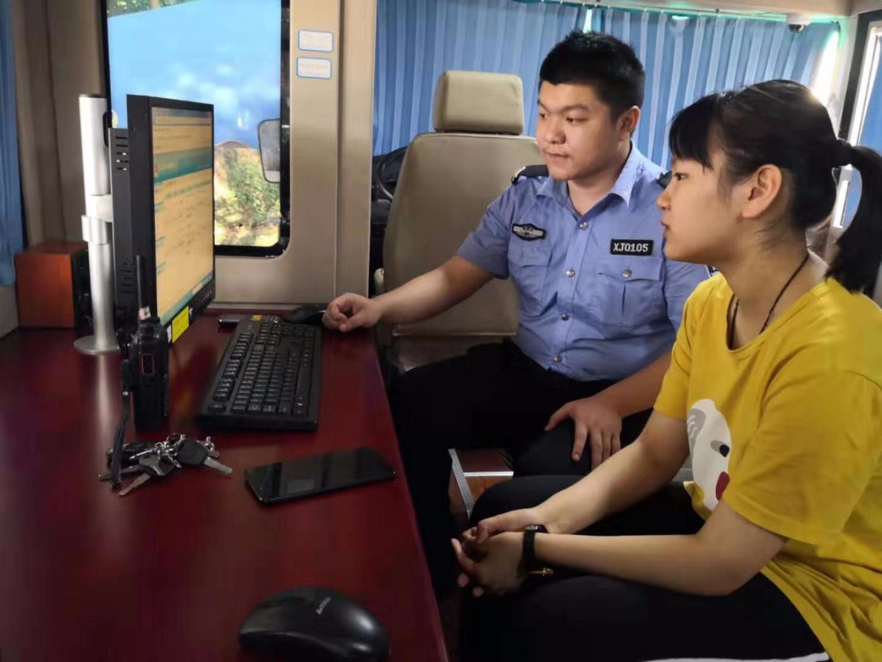 婁底||快警平臺來了一位小姑娘【警民一家親 酷暑送清涼】(圖3) 婁底||快警平臺來了一位小姑娘【警民一家親 酷暑送清涼】(圖3)