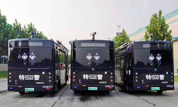 張家口市采購移動警務室：街面執(zhí)勤服務群眾(圖4)