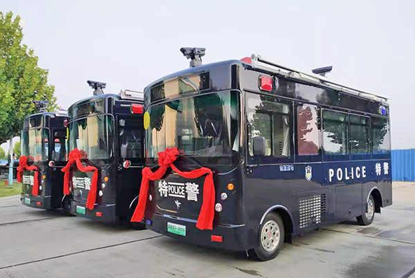 張家口市采購移動警務室：街面執(zhí)勤服務群眾(圖2)