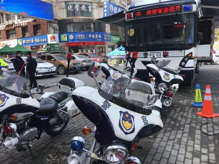 心疼！婁底快警蜀黍也有“醉”的時候(圖2)