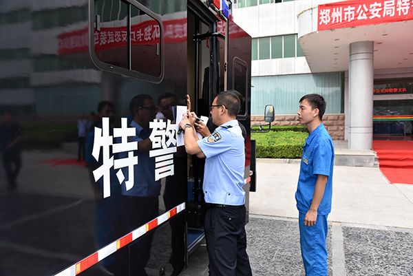 迎民族體育盛會(huì) 筑牢環(huán)鄭安保圈——10臺(tái)環(huán)鄭卡口反恐武裝車(chē)集結(jié)“上崗”(圖4) 迎民族體育盛會(huì) 筑牢環(huán)鄭安保圈——10臺(tái)環(huán)鄭卡口反恐武裝車(chē)集結(jié)“上崗”(圖4)