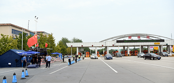 迎民族體育盛會(huì) 筑牢環(huán)鄭安保圈——10臺(tái)環(huán)鄭卡口反恐武裝車(chē)集結(jié)“上崗”(圖12) 迎民族體育盛會(huì) 筑牢環(huán)鄭安保圈——10臺(tái)環(huán)鄭卡口反恐武裝車(chē)集結(jié)“上崗”(圖12)