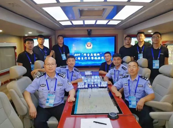 邢臺市公安機關(guān)圓滿完成2019“邢臺扁鵲杯”國際公路自行車賽安保任務(wù)!(圖7) 邢臺市公安機關(guān)圓滿完成2019“邢臺扁鵲杯”國際公路自行車賽安保任務(wù)!(圖7)