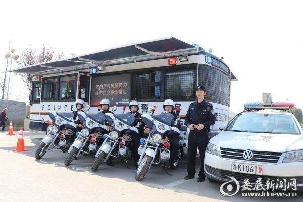 高溫下的守護(hù)者——來(lái)自“婁底快警”孫水公園站的報(bào)道(圖1) 高溫下的守護(hù)者——來(lái)自“婁底快警”孫水公園站的報(bào)道(圖1)