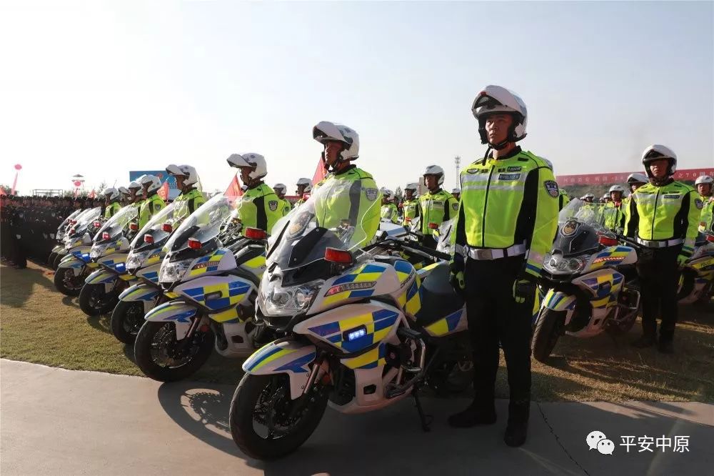燃爆！河南公安 “礪劍·2019”新中國成立 70周年大慶安保誓師暨警務(wù)實戰(zhàn)演練(圖8)