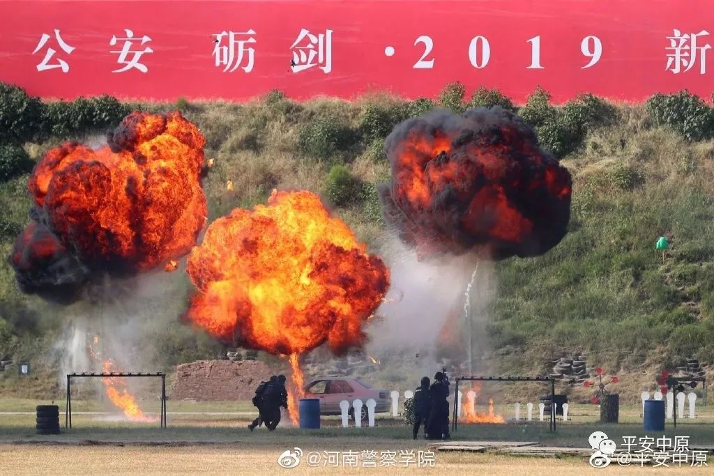 燃爆！河南公安 “礪劍·2019”新中國成立 70周年大慶安保誓師暨警務(wù)實戰(zhàn)演練(圖12)
