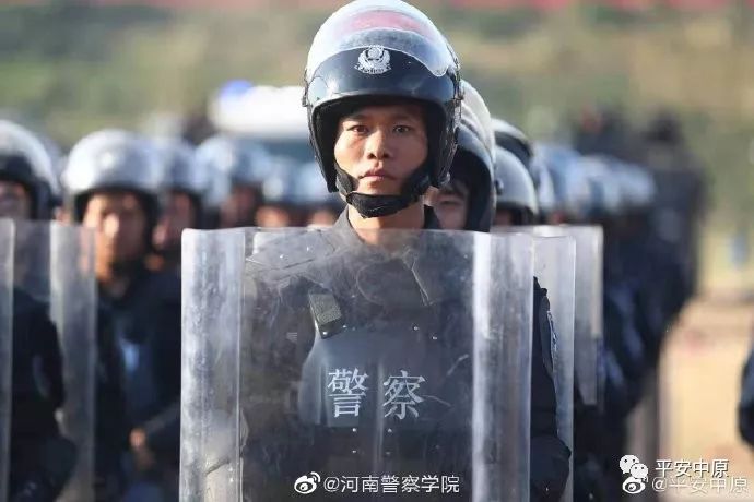 燃爆！河南公安 “礪劍·2019”新中國成立 70周年大慶安保誓師暨警務(wù)實戰(zhàn)演練(圖13)