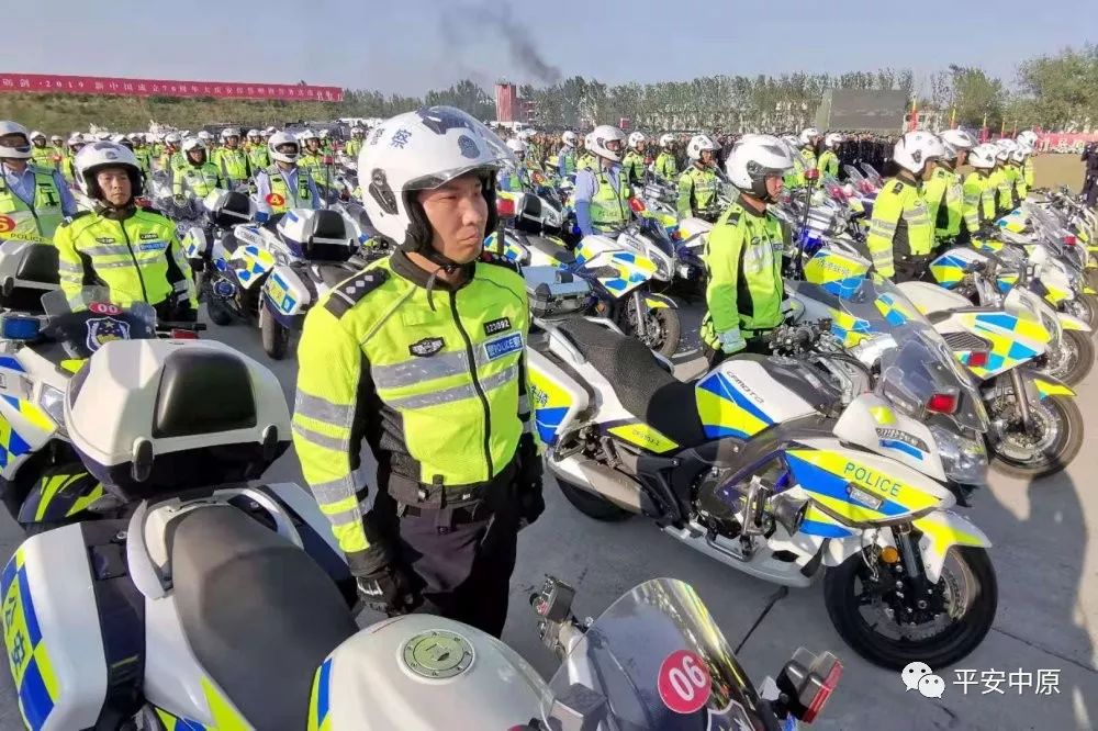燃爆！河南公安 “礪劍·2019”新中國成立 70周年大慶安保誓師暨警務(wù)實戰(zhàn)演練(圖25)