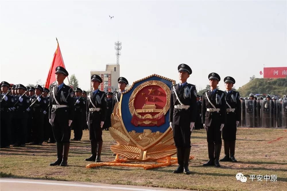 燃爆！河南公安 “礪劍·2019”新中國成立 70周年大慶安保誓師暨警務(wù)實戰(zhàn)演練(圖30)