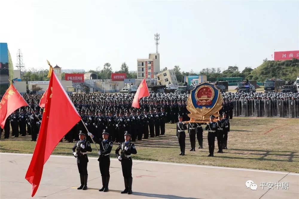 燃爆！河南公安 “礪劍·2019”新中國成立 70周年大慶安保誓師暨警務(wù)實戰(zhàn)演練(圖31)