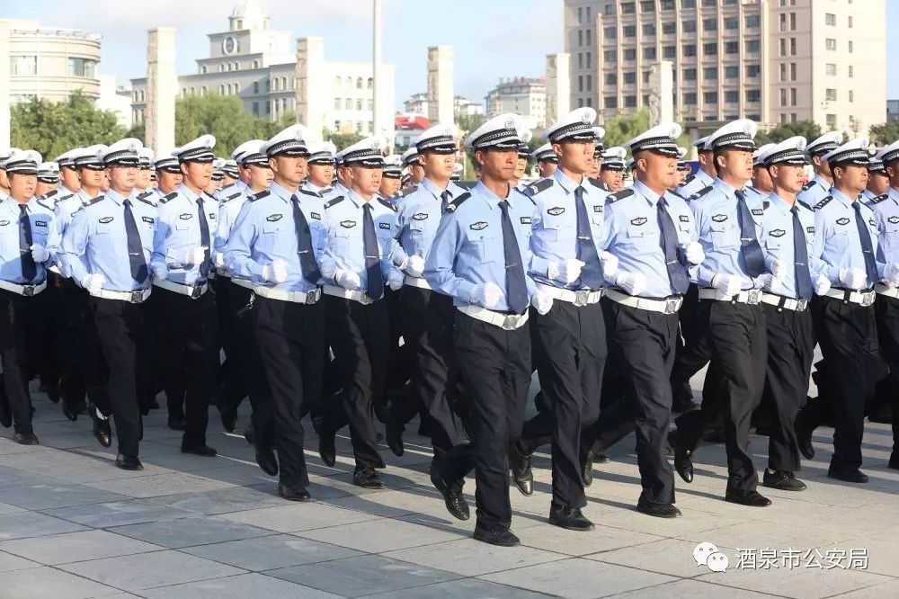 酒泉市公安系統(tǒng)隆重舉行70周年安保誓師大會暨全警實(shí)戰(zhàn)大練兵啟動儀式(圖17) 酒泉市公安系統(tǒng)隆重舉行70周年安保誓師大會暨全警實(shí)戰(zhàn)大練兵啟動儀式(圖17)