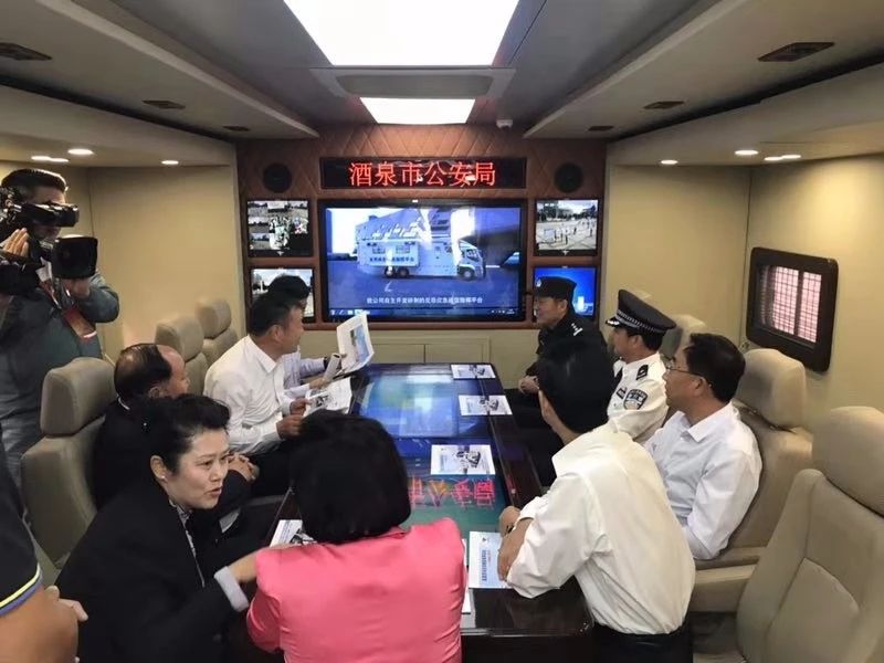 酒泉市公安系統(tǒng)隆重舉行70周年安保誓師大會暨全警實(shí)戰(zhàn)大練兵啟動儀式(圖22) 酒泉市公安系統(tǒng)隆重舉行70周年安保誓師大會暨全警實(shí)戰(zhàn)大練兵啟動儀式(圖22)