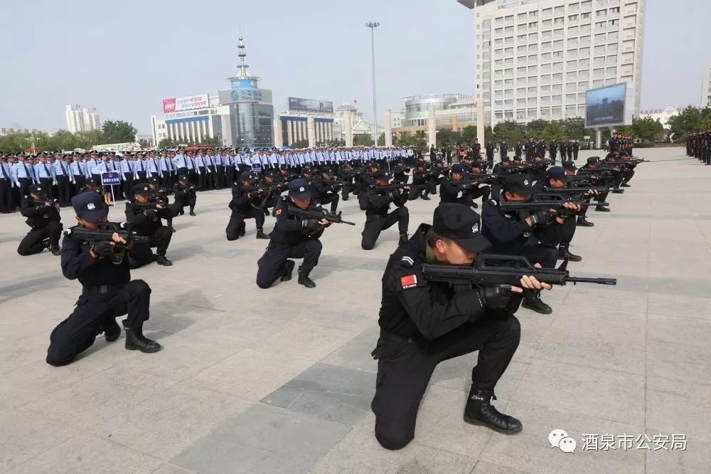 酒泉市公安系統(tǒng)隆重舉行70周年安保誓師大會暨全警實(shí)戰(zhàn)大練兵啟動儀式(圖27) 酒泉市公安系統(tǒng)隆重舉行70周年安保誓師大會暨全警實(shí)戰(zhàn)大練兵啟動儀式(圖27)