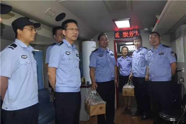 【踐行新使命 忠誠保大慶】中秋佳節(jié) 花好月圓，“警”緊相隨 護(hù)佑平安！(圖5)