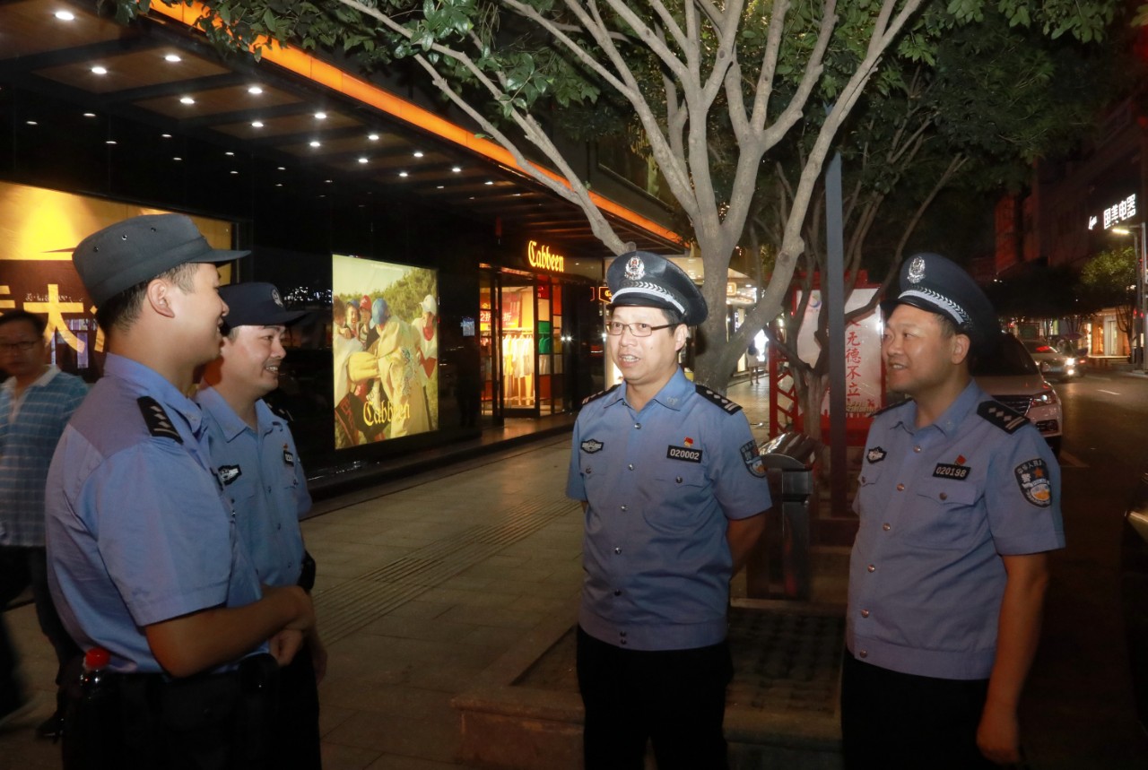 再擂大慶安保沖刺戰(zhàn)鼓 衡陽市高位啟動"平安金秋"行動(圖9) 再擂大慶安保沖刺戰(zhàn)鼓 衡陽市高位啟動"平安金秋"行動(圖9)