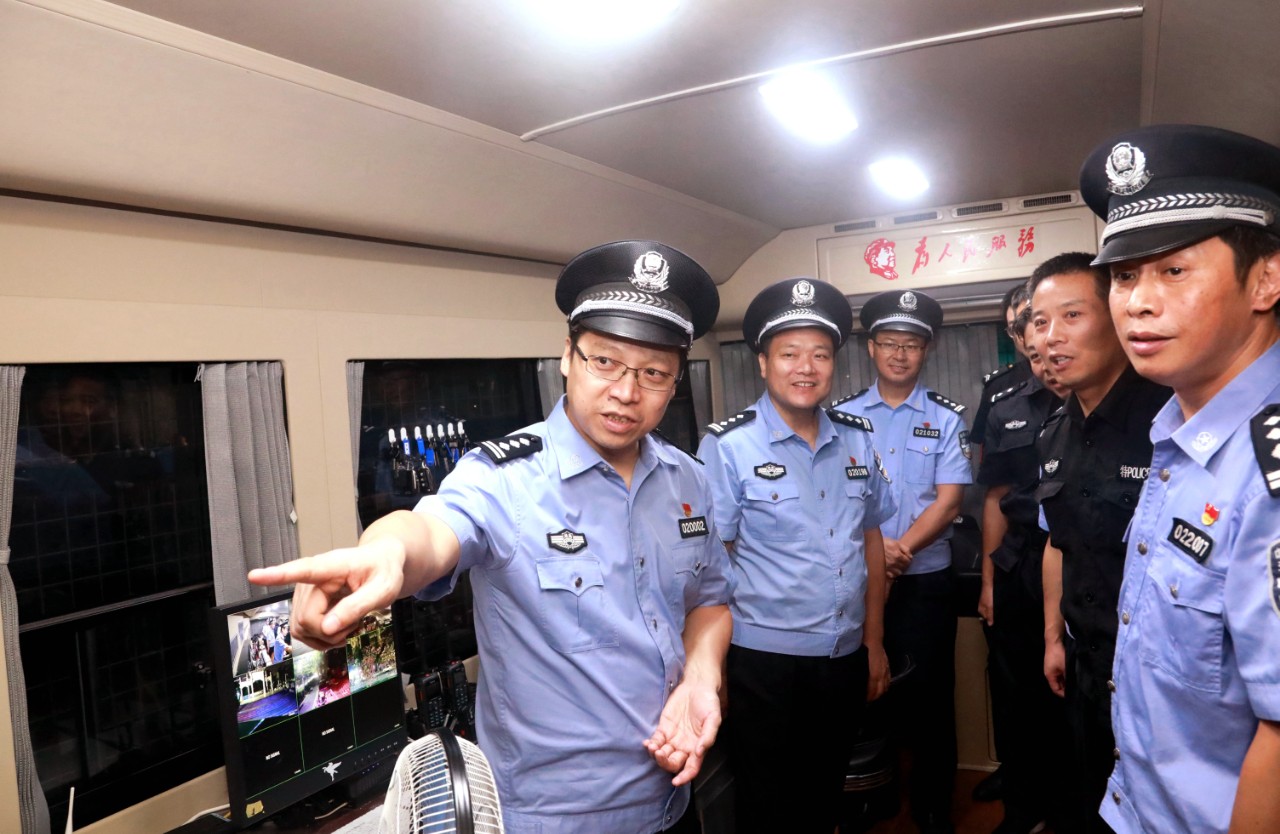 再擂大慶安保沖刺戰(zhàn)鼓 衡陽市高位啟動"平安金秋"行動(圖8) 再擂大慶安保沖刺戰(zhàn)鼓 衡陽市高位啟動"平安金秋"行動(圖8)