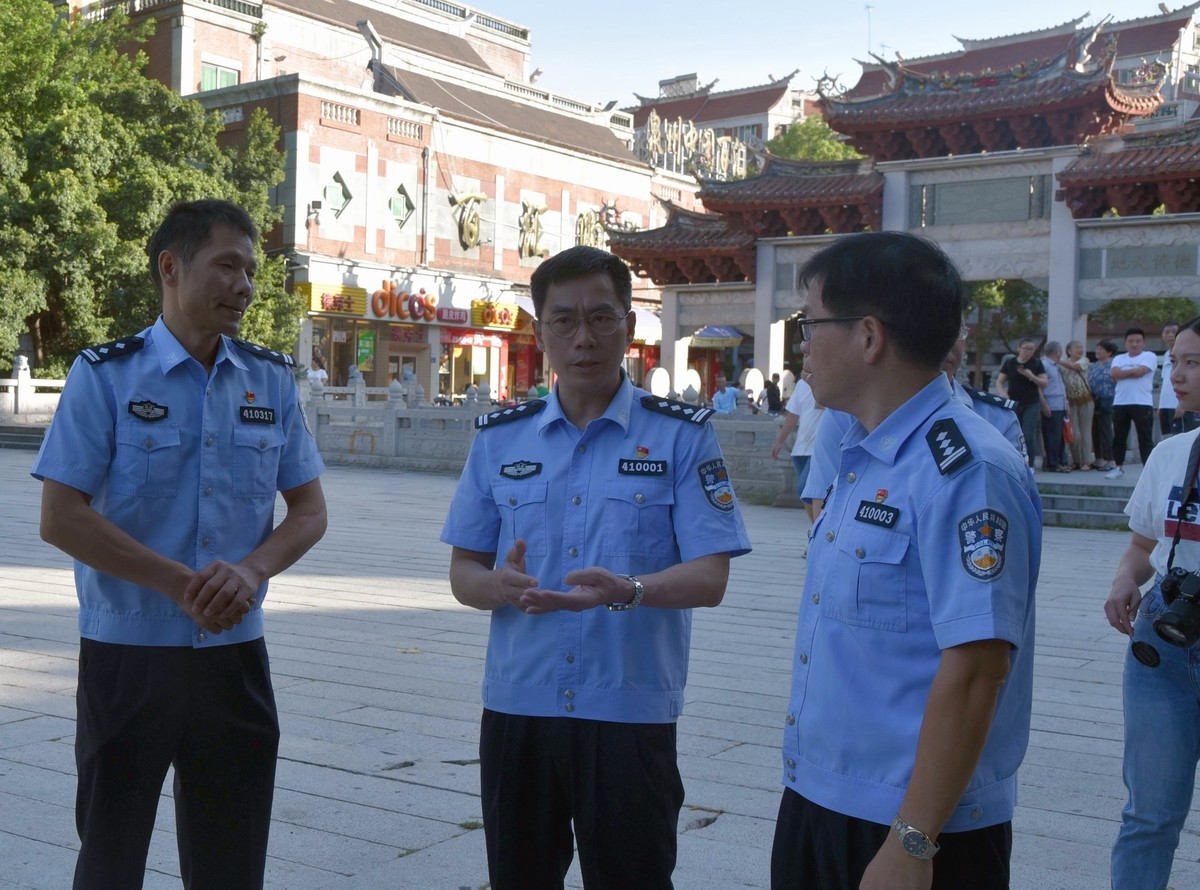 泉州||鯉城巡特警反恐大隊(duì)加強(qiáng)國(guó)慶70周年安保期間社會(huì)治安巡邏防控工作(圖1) 泉州||鯉城巡特警反恐大隊(duì)加強(qiáng)國(guó)慶70周年安保期間社會(huì)治安巡邏防控工作(圖1)