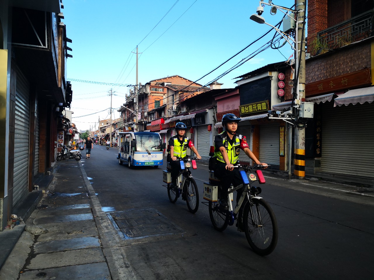 泉州||鯉城巡特警反恐大隊(duì)加強(qiáng)國(guó)慶70周年安保期間社會(huì)治安巡邏防控工作(圖6) 泉州||鯉城巡特警反恐大隊(duì)加強(qiáng)國(guó)慶70周年安保期間社會(huì)治安巡邏防控工作(圖6)
